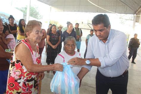 Entregan Apoyos Alimentarios Y Juguetes A Pobladores De San Isidro El