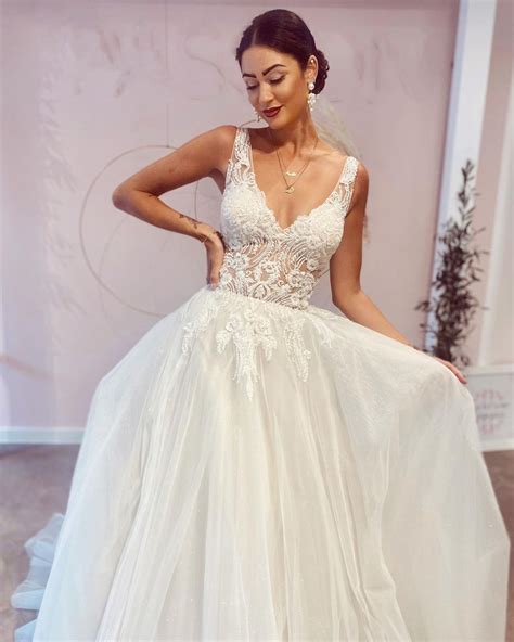 Daisda Elegant A Line Deep V Neck Backless Wedding Dress With Appliques