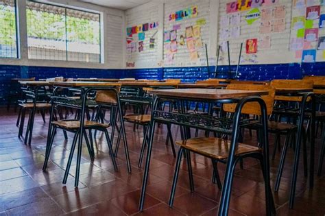 Educación suspende clases en varios municipios de San Miguel por