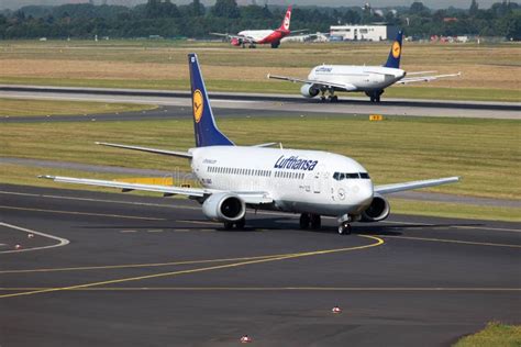 Lufthansa Boeing 737 300 Editorial Image Image Of Flight 26407195