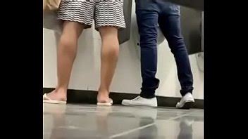 Bañera tomando el palo escondido XVIDEOS