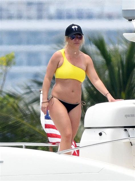 Britney Spears Paparazzi Bikini Yacht Photos Thefappening Link