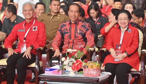 Nusabali Jokowi Mega Ganjar Pamer Kekompakan