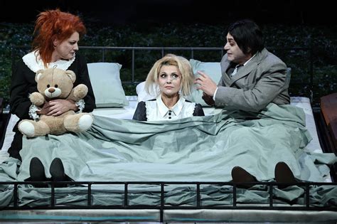 conul leonida fata cu reactiunea teatrul national mihai eminescu