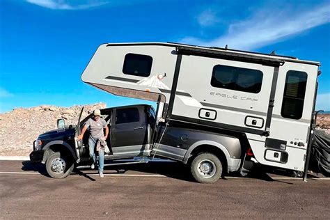 У пикапа Ram 3500 с жилой надстройкой сломалась рама, но дилер в ...