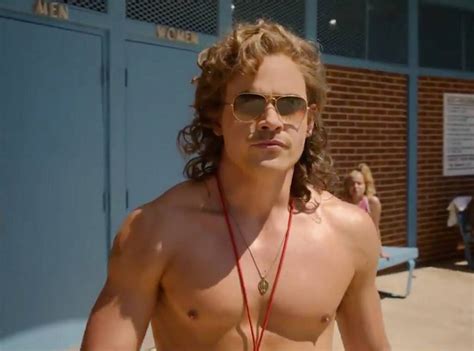 Netflix Just Dropped New Trailer For Stranger Things And Things Are About To Get Hot