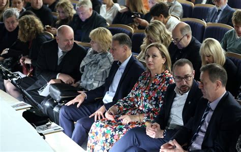 Galerija Predsjednik Sabora Stigao Je Na Premijeru U Druptvu Supruge