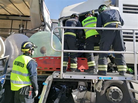 Un Accidente Entre Dos Camiones Provoca Seis Kilómetros De Retenciones