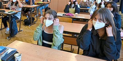 Kontaktverfolgung Masken Corona Chaos Im Klassenzimmer Coronavirus