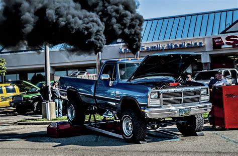 1st Gen Dodge Cummins Rollin Coal