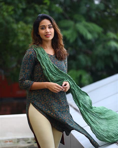 Nivetha Pethuraj Nivetha Pethuraj Tamil Actress Hd Phone Wallpaper