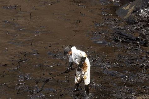 Suman Playas Contaminadas Por Derrame De Petr Leo En Per Pacozea