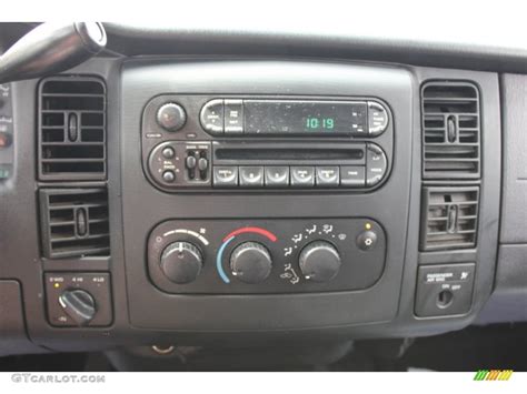 2004 Dodge Dakota Sport Club Cab 4x4 Controls Photo 65926127