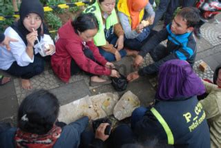 Unjuk Rasa Buruh Di Depan Gedung Sate Datatempo