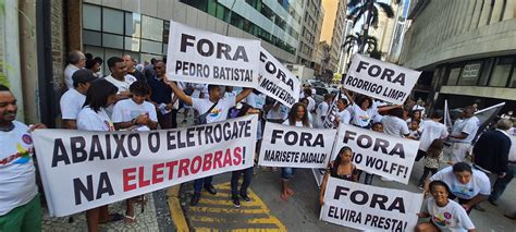 Eletricitários protestam em frente à sede da Eletrobras no RJ não foi