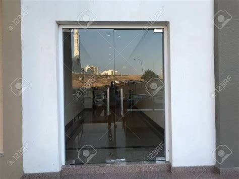 Saint Gobain Swing Toughened Glass Door Partition For Office Thickness 12 Mm At Rs 125sq Ft