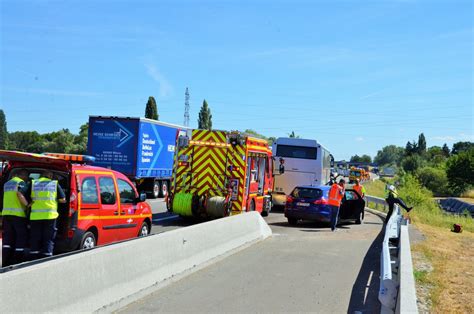 Bourgogne Faits Divers Accident Entre Un Camion Et Un Car Sur L A