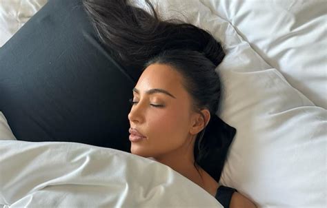 Kim Kardashian Sleeps With Full Face Of Makeup Fans React Photos