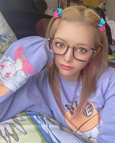 うさたにパイセンさんのインスタグラム写真 うさたにパイセンinstagram 「愛しの十四松くん🥺🫶💓 いつもこの抱き枕と共に寝ていた夏が懐かしい🥹🥹 じゅっしーは永遠だよ🥺 私は結婚し