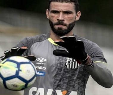 Gr Mio Procura O Santos E Faz Investida Por Goleiro Vanderlei