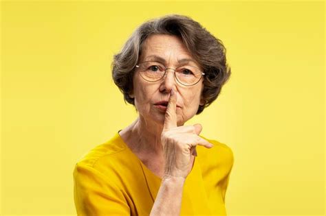 Premium Photo Serious Senior Woman Wearing Eyeglasses Looking At Camera Gesturing Showing