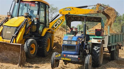 Jcb 3dx Backhoe Machine Loading Mud In Massey And Eicher Tractor Jcb