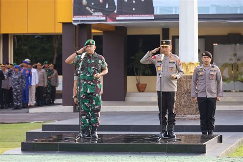 Kapolda Bersama Danrem Garuda Jaya Pimpin Bersama Apel Gabungan Tni