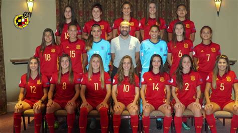 La Selección Sub 19 femenina realiza su sesión oficial de fotos para el