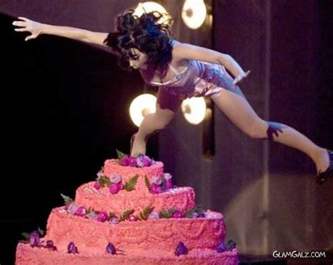 Katy Perry’s Crazy Cake Jump | GlamGalz.com