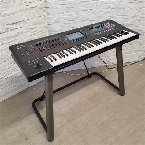 Used Roland Fantom 6 - 61 Key Synthesizer Workstation