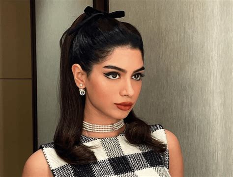 5 Holiday Hairstyles That Are Timeless And Easy To Recreate Indias