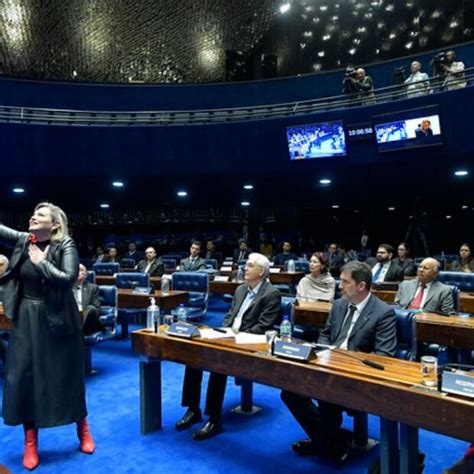 Girão convida contadora de histórias para fazer representação contra