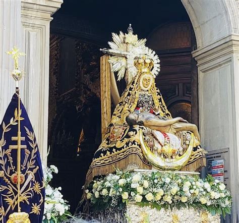 Ofrenda Floral Colegio Virgen De Las Angustias