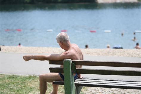 Užas na Adi Telo starijeg muškarca izvučeno iz vode na nudističkoj plaži