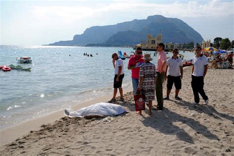 Malore In Mare Muore Turista Tedesco La Repubblica