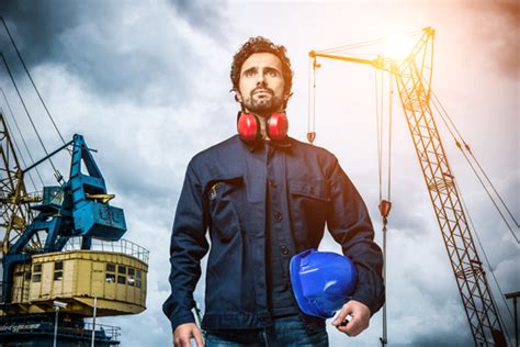 Learn How To Become A Marine Mechanic In 2025
