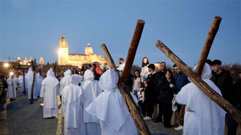 El Cristo Del Amor Y De La Paz Vuelve A Reinar Sobre El Puente Romano