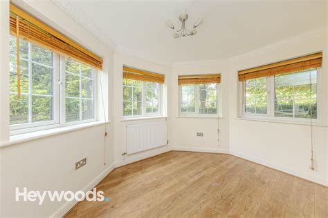 4 Bed Detached House For Sale In The Avenue Hartshill Stoke On Trent