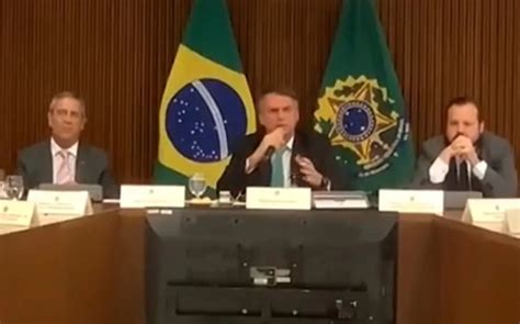 Bolsonaro pediu que ministros dessem golpe antes da eleição em video