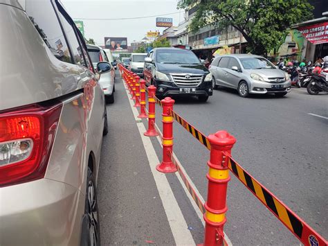 Dishub Pasang Bollard Jalan Protokol Kota Semarang