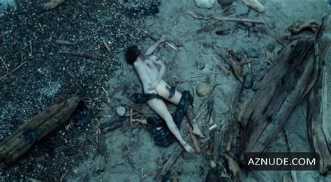 SARAH LIND Nude AZNude