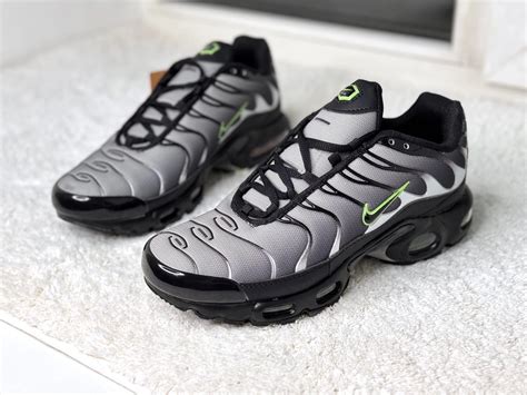Купить кроссовки Nike Air Max Tn Plus Ultra черные с серым в СПб