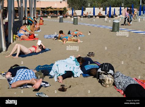 Venice Italy Venice Lido Public Beach Young People The Morning Stock