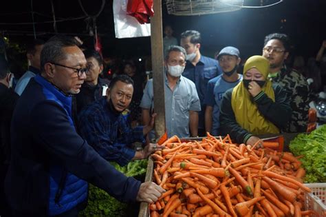 Foto Sidak Pasar Malam Keputran Mendag Sebut Ibu Ibu Bahagia Harga