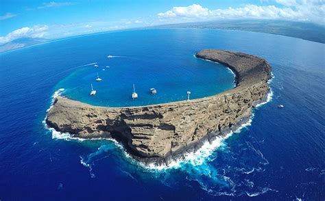 Molokini Crater, Maui Island, Hawaii - Islands And Islets