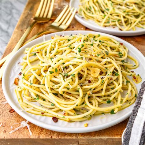 Pasta With Olive Oil And Garlic Pasta Aglio E Olio Unsophisticook