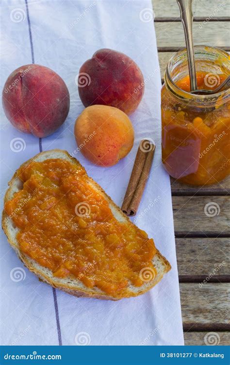 Confiture Douce D abricot pêche D été Image stock Image du cadeau