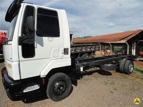 Caminhao Ford CARGO 815 usado à venda