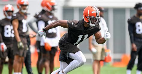 Predicting Browns Top NFL Training Camp Breakout Players News