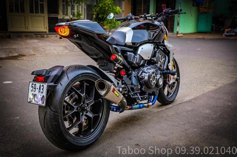 Dân chơi Sài Gòn chi bạo độ siêu naked bike Honda CB1000R tiền độ gần bằng 1 2 chiếc xe Xe